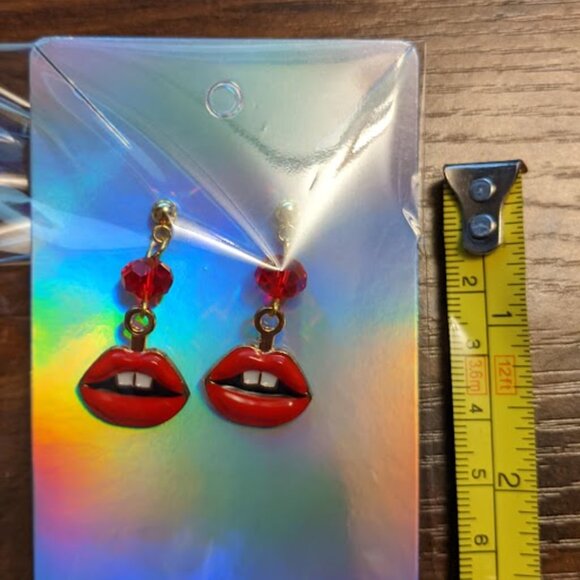 Hot Lips Earrings - Picture 7 of 9